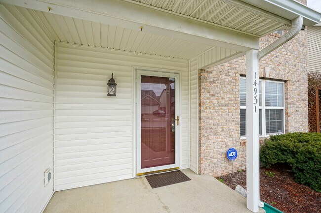 Foto del edificio - 14931 Silver Thorne Way
