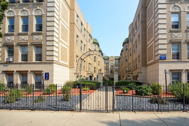 Building Photo - 4139 N Ashland Ave