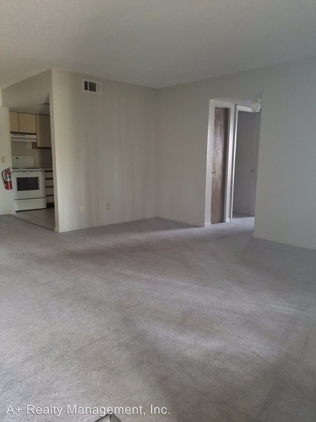 Building Photo - 1024-1024 Howell Ave