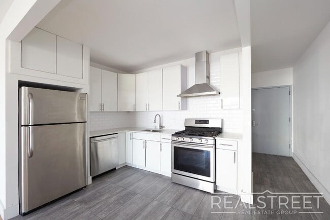 Building Photo - LUXURY LOFT in Queens!