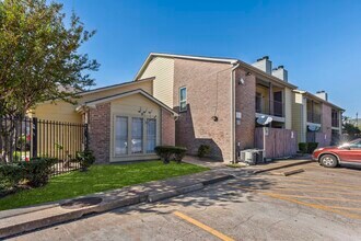 Building Photo - 9350 Country Creek St