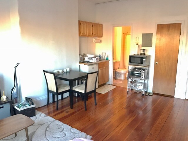 Foto del edificio - 1077 Beacon St