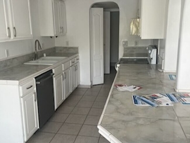 Building Photo - 2 Bedroom Townhome in Stockton