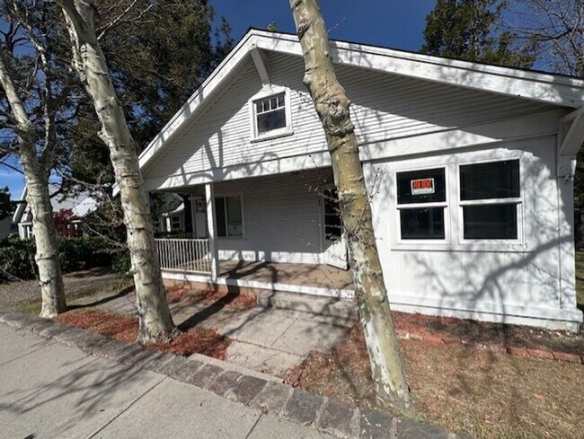 Building Photo - House on Weed Blvd - Residential OR Commercial!