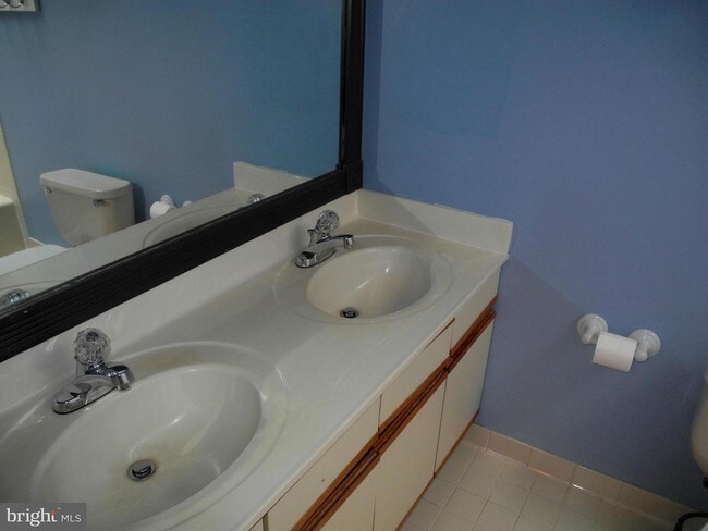 Foto del edificio - 507 Nightingale Ct