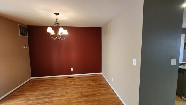 Building Photo - 2562 James Monroe Cir
