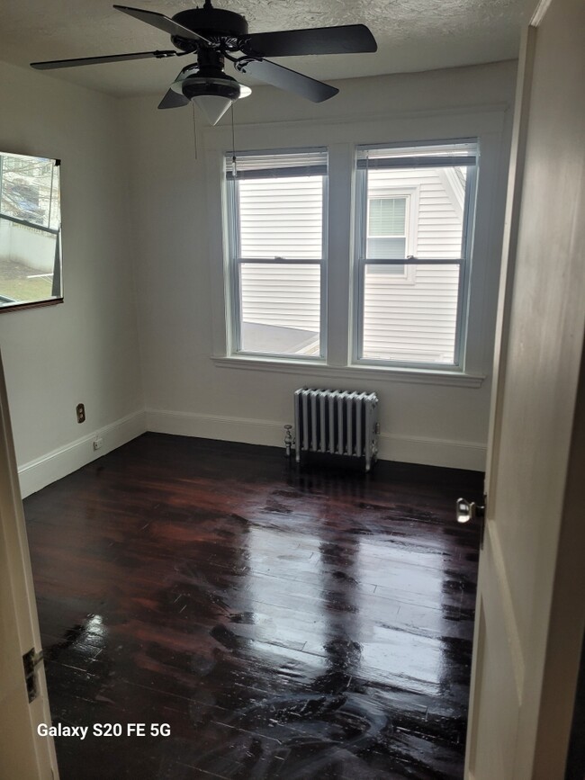 Foto del edificio - 13 Victory Ave