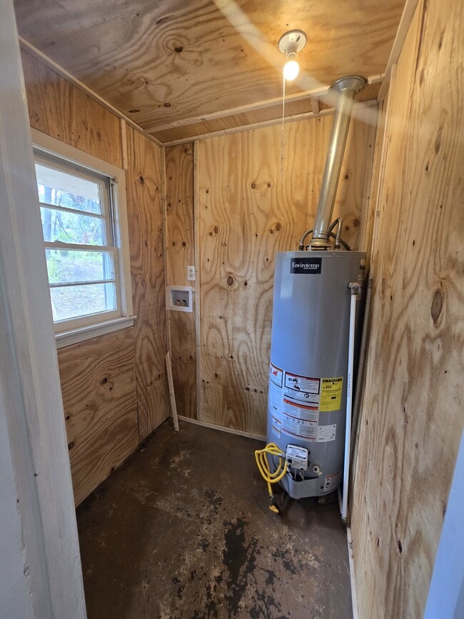 Building Photo - 314 Edward Ave