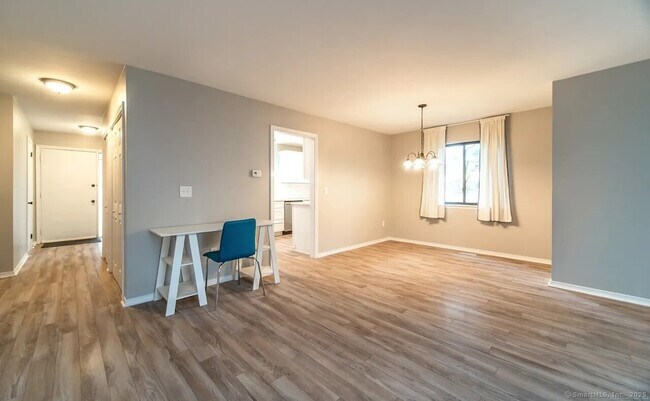 Foto del edificio - 154 Brittany Farms Rd