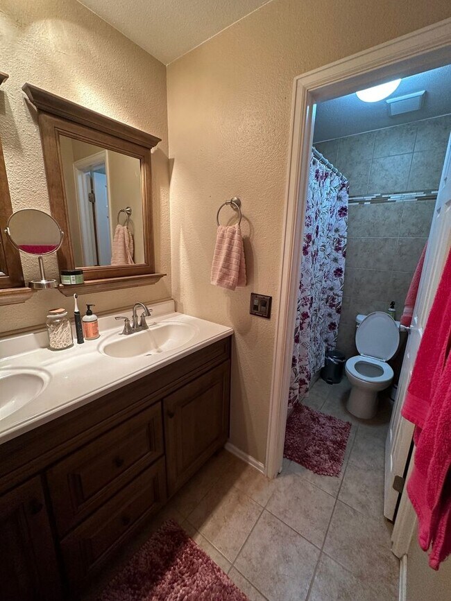 Foto del edificio - Spacious 2BR Condo in Denver