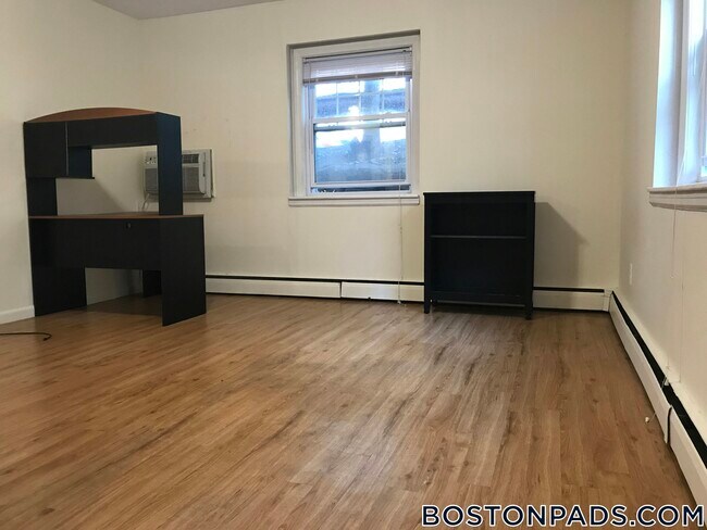 Building Photo - 2018 Commonwealth Ave