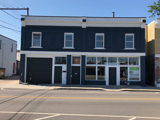 Building Photo - 810 E 3rd St