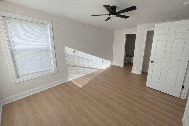 Foto del edificio - CHARMING COTTAGE AVAILABLE MARCH 9TH!