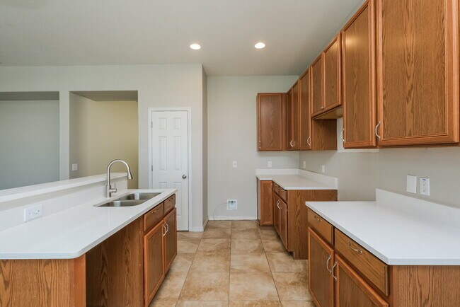 Building Photo - 11171 Golden Silence Dr