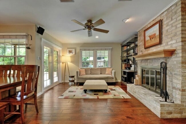 Foto del edificio - 4500 Edendale Ct