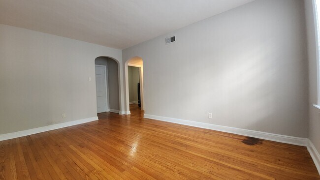 Foto del edificio - 1042 Sanford Ave