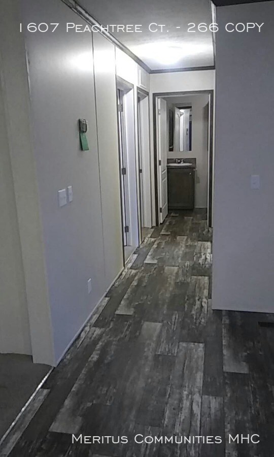 Building Photo - 1607 Peachtree Ct
