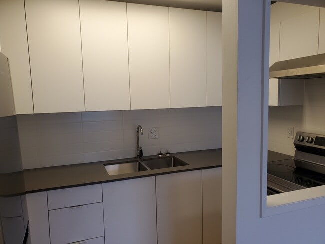 Building Photo - 430 Stewart Ave