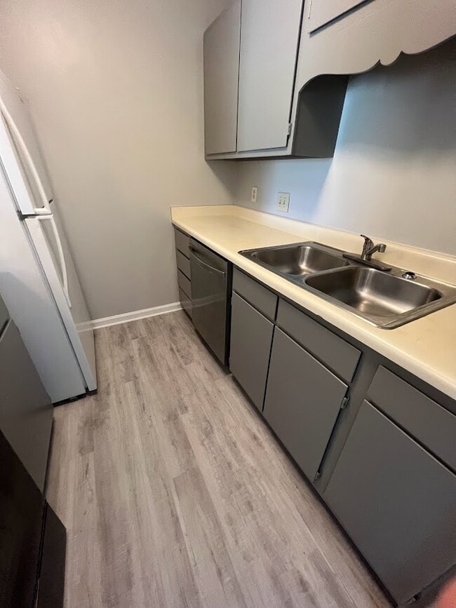 Building Photo - 509 Mystic Dr Unit H