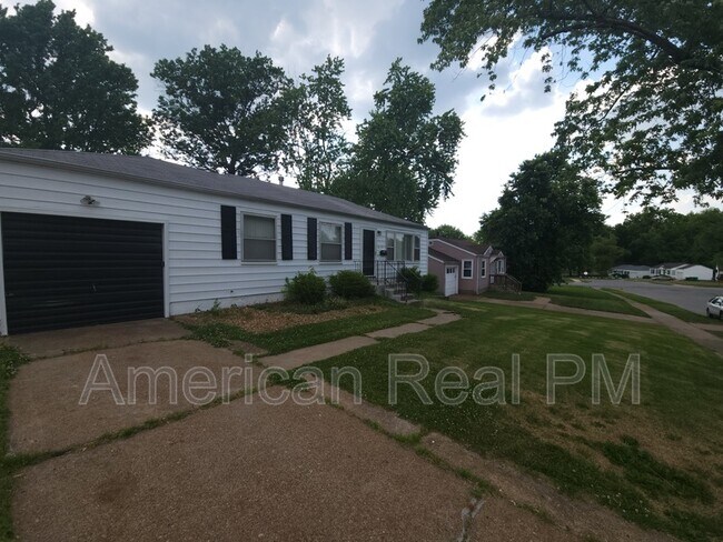 Building Photo - 10235 Cabot Dr