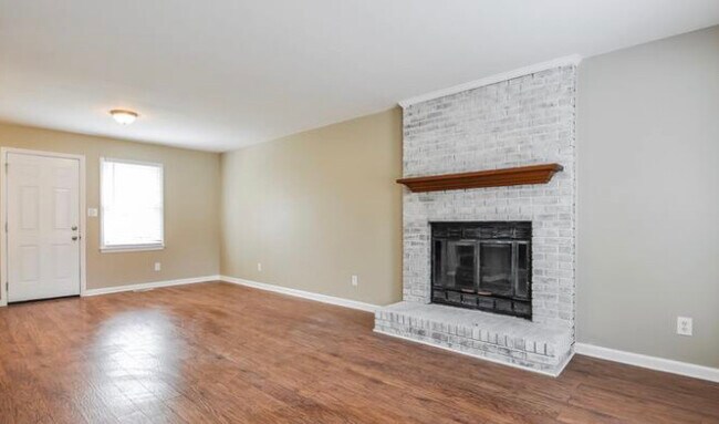 Building Photo - 701 E Azalea Ct
