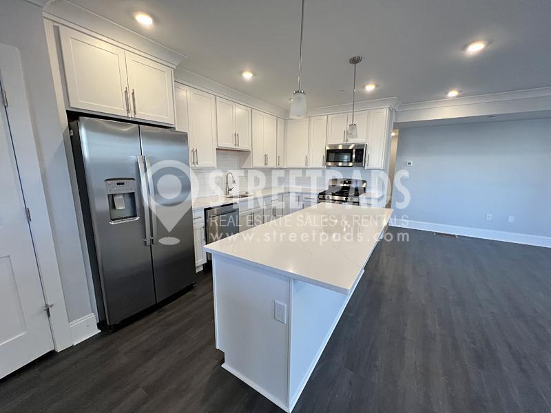 Foto principal - 5 bedroom in Boston MA 02134