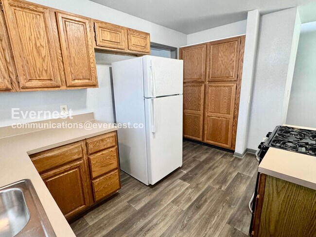 Foto del edificio - 1327 S Lawton Ave