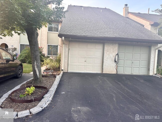 Building Photo - 163 Thoreau Dr