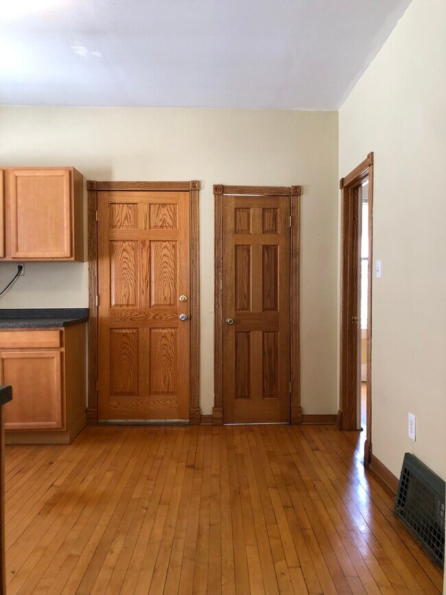 Foto del edificio - 331 E Lincoln Ave