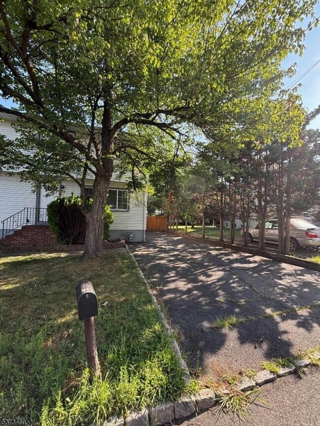 Foto del edificio - 80 Cedarhurst Ave