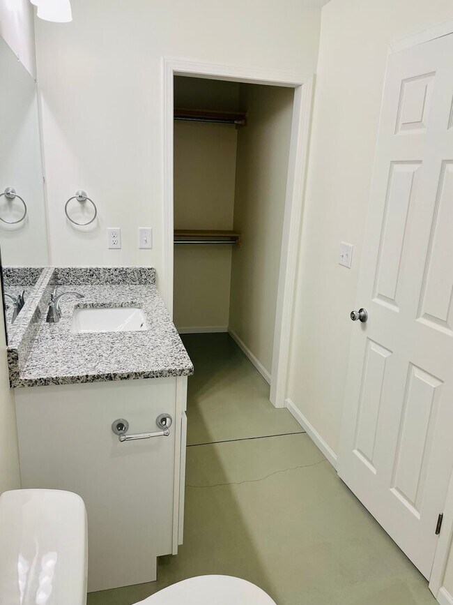 Foto del edificio - Gorgeous Townhome - Brand New 4 Bedrooms
