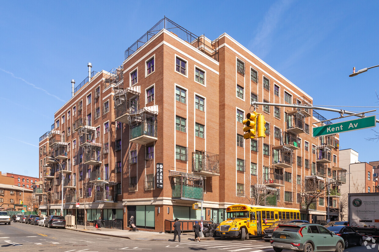 Primary Photo - 755 Kent Ave