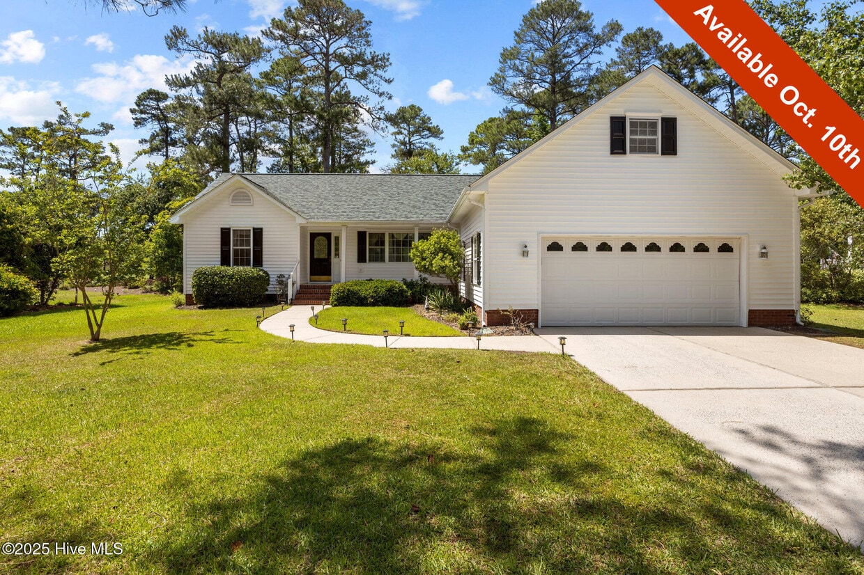 Foto principal - 2039 Royal Pines Dr