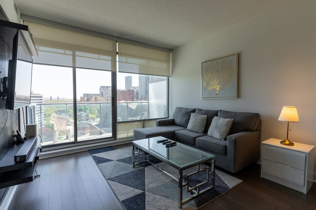 Building Photo - 19 Yorkville Ave