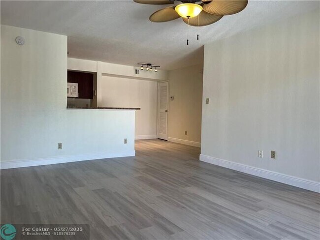 Foto del edificio - 875 Riverside Dr