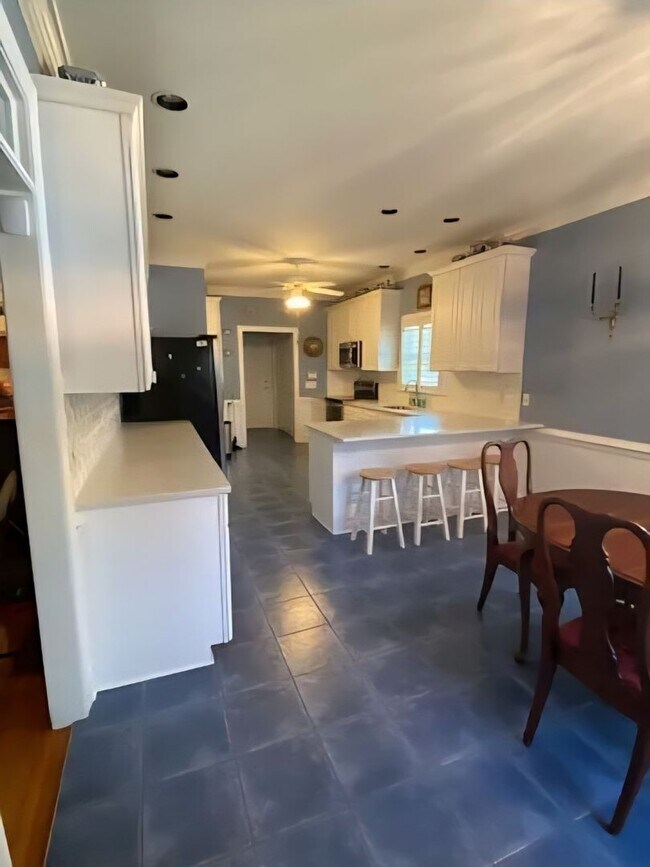 Foto del edificio - 3-bedroom, 2-bathroom home located in Gree...