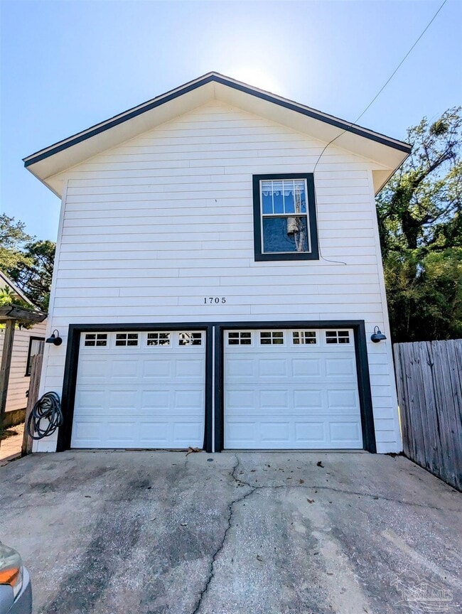 Building Photo - 1705 N 17th Ave