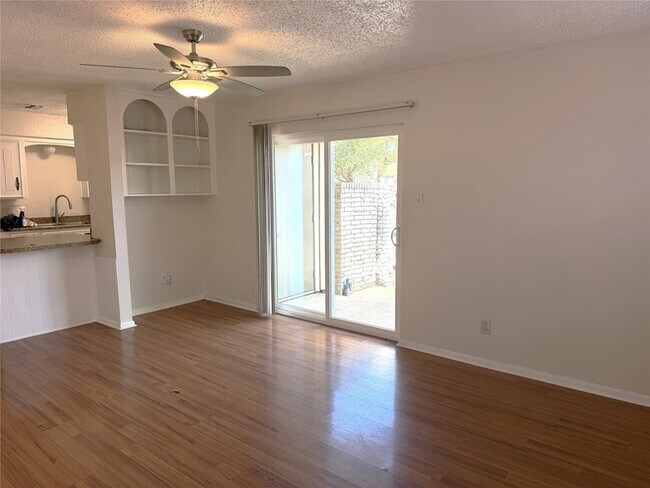 Foto del edificio - 726 E Pecan St