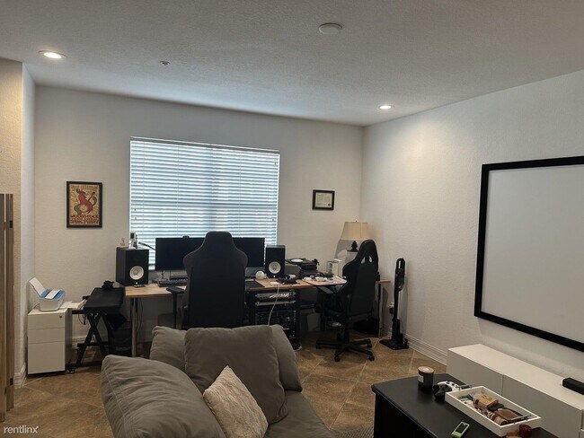 Building Photo - 3 br, 2.5 bath House - 132 Harbors Way