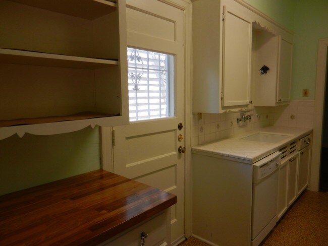 Foto del edificio - 318 E Lullwood Ave