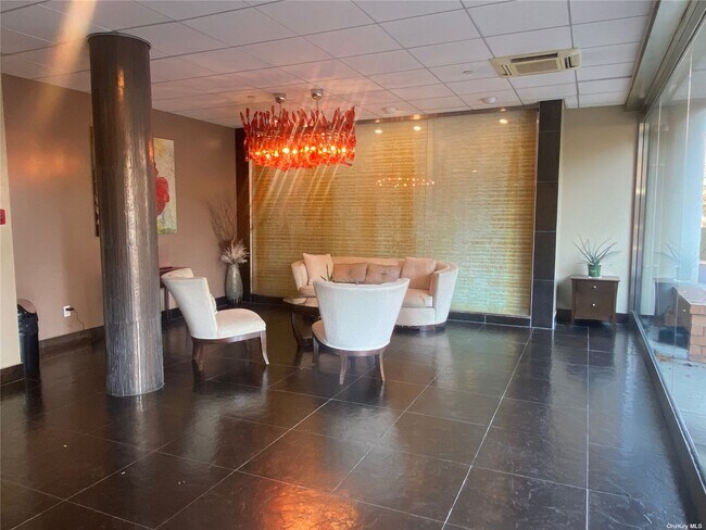 Foto del edificio - 116-11 Curzon Rd