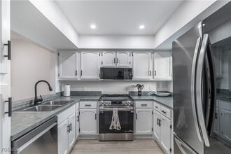 Building Photo - 7402 Lake Breeze Dr