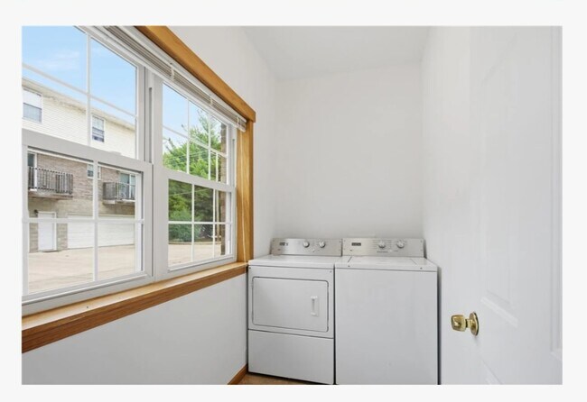 Lavandería a nivel del suelo - 908 Buchanan Ave