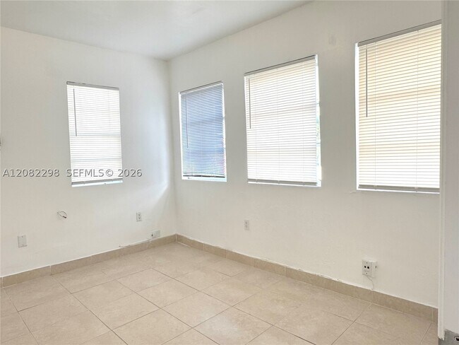 Foto del edificio - 5835 SW 4th St