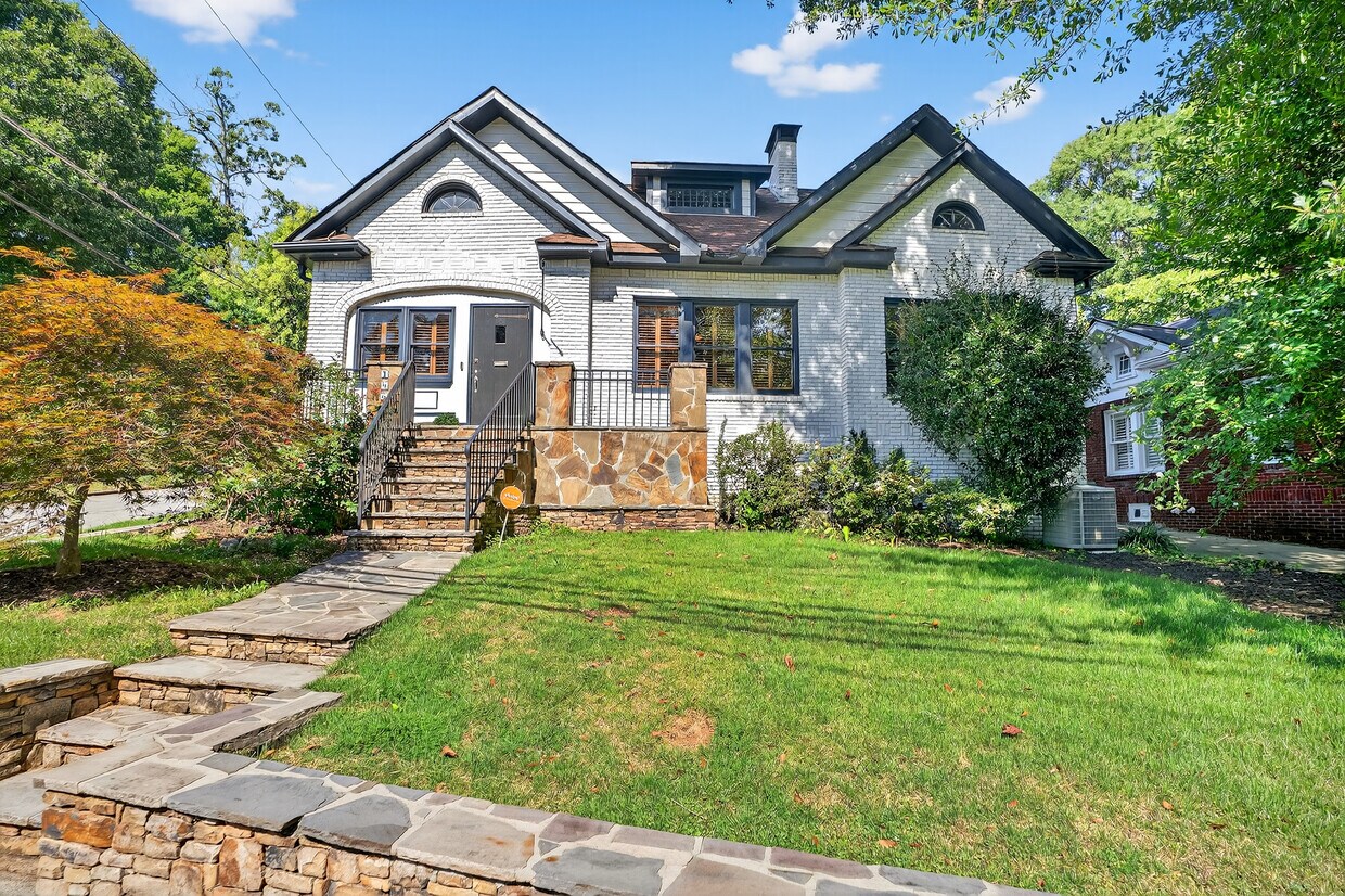 Foto principal - 1448 N Highland Ave NE