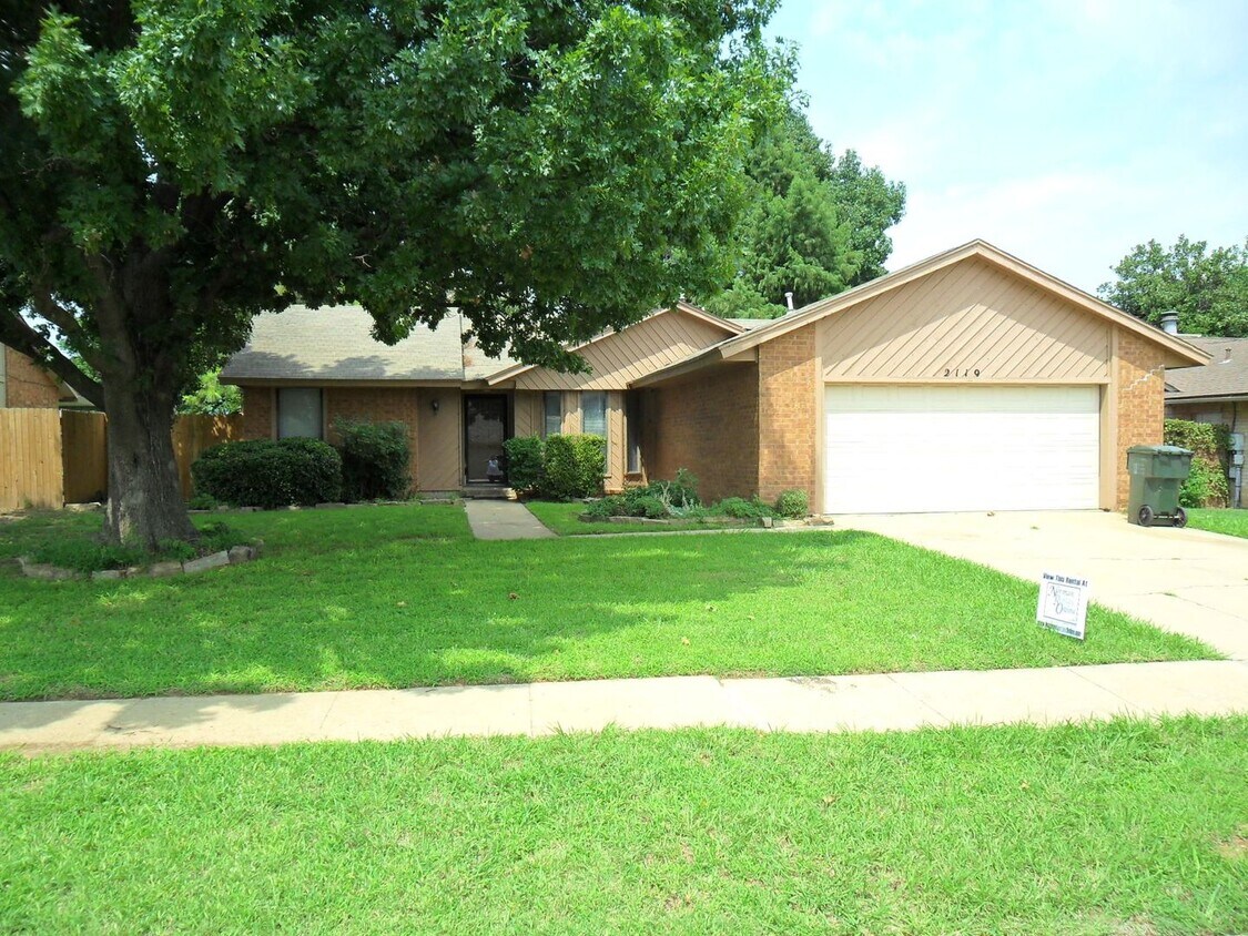 Primary Photo - Great Home Close to Campus