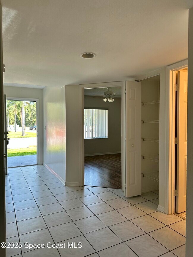 Foto del edificio - 1600 Woodland Dr
