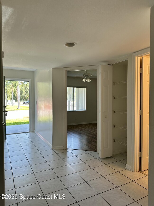 Building Photo - 1600 Woodland Dr
