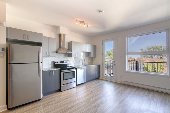 Photo du bâtiment - 6600 Av. de Darlington
