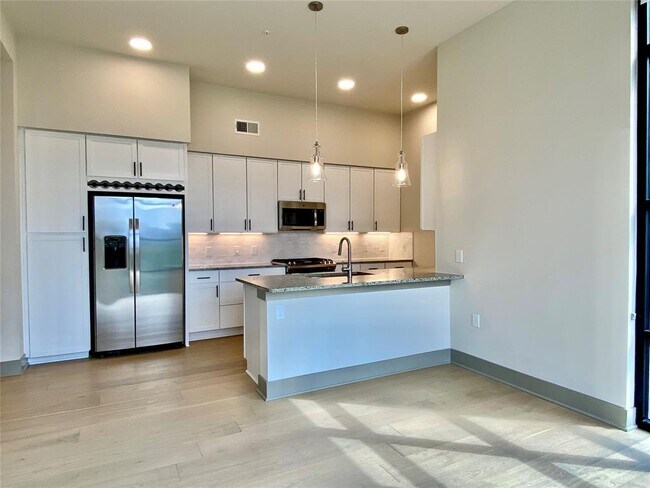 Building Photo - 3316 Oak Grove Ave